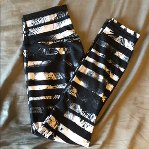 Lululemon Wunder Under 7/8 tight size 6